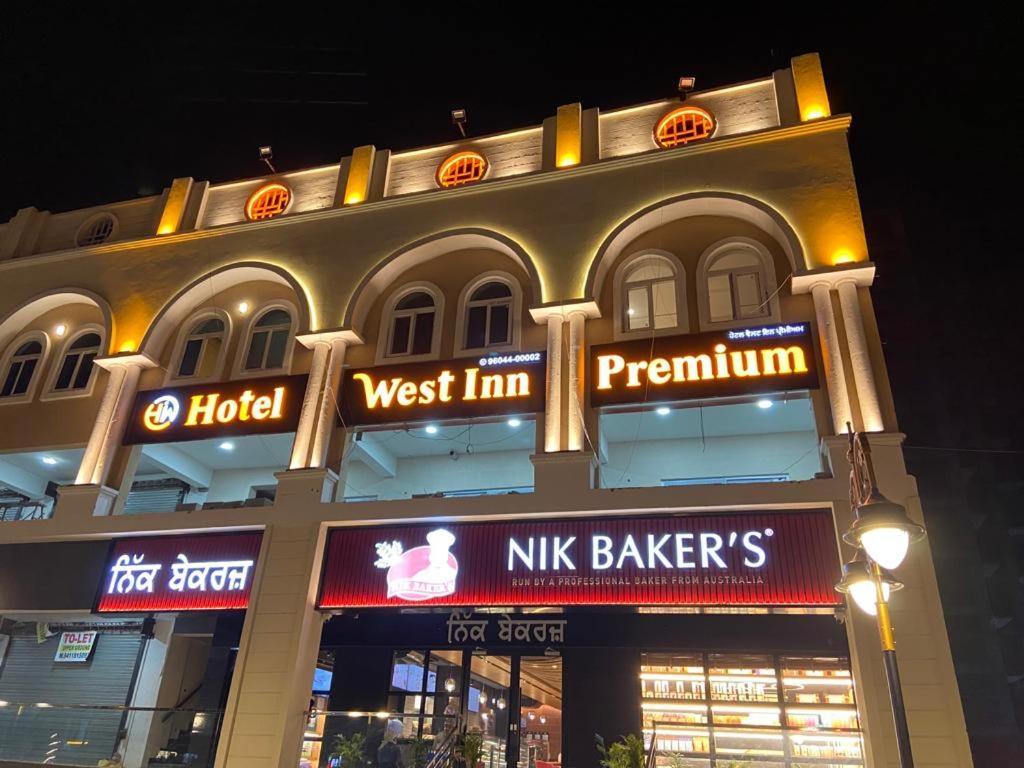 Hotel West Inn Premium Kharar Exterior foto