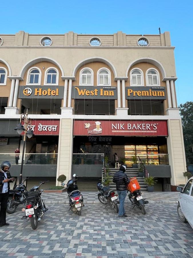 Hotel West Inn Premium Kharar Exterior foto