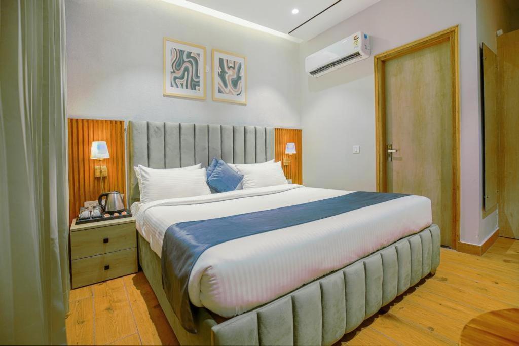 Hotel West Inn Premium Kharar Exterior foto